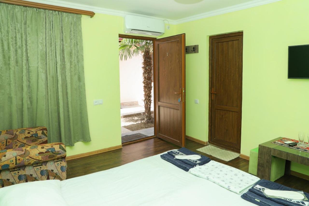 Naberejni Hotel Meghri Kültér fotó