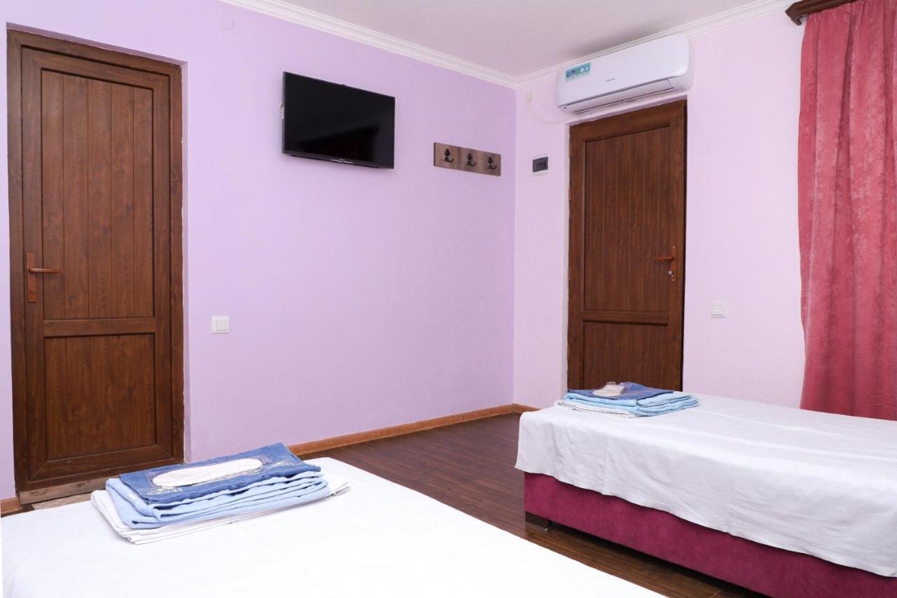 Naberejni Hotel Meghri Kültér fotó